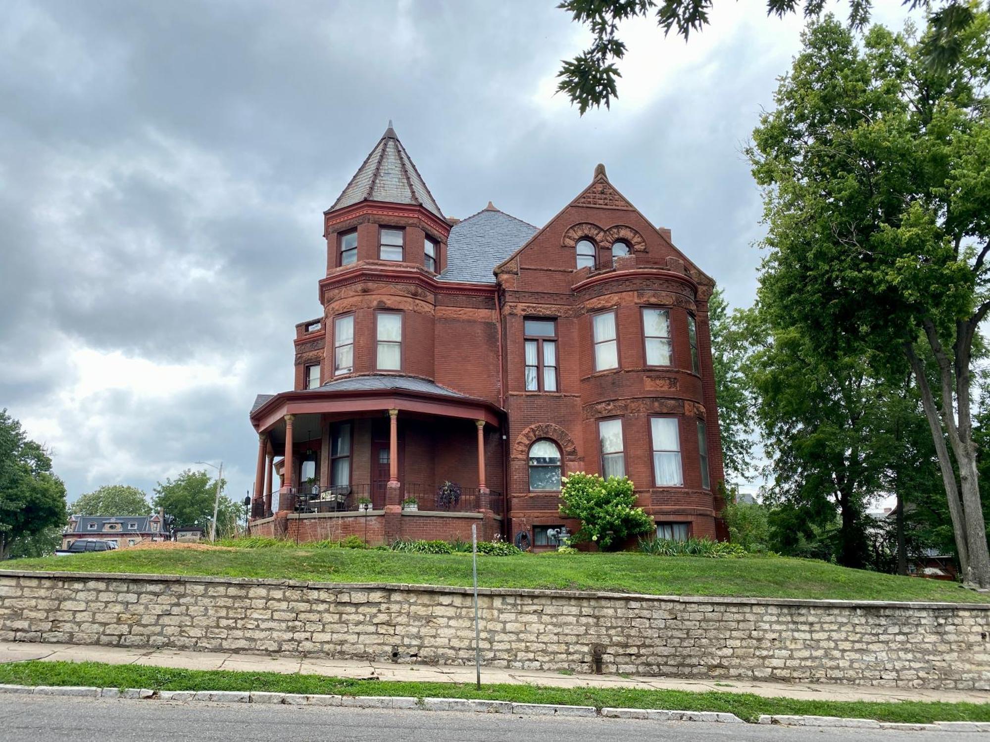 Vineyard Mansion B&B Saint Joseph Exterior photo