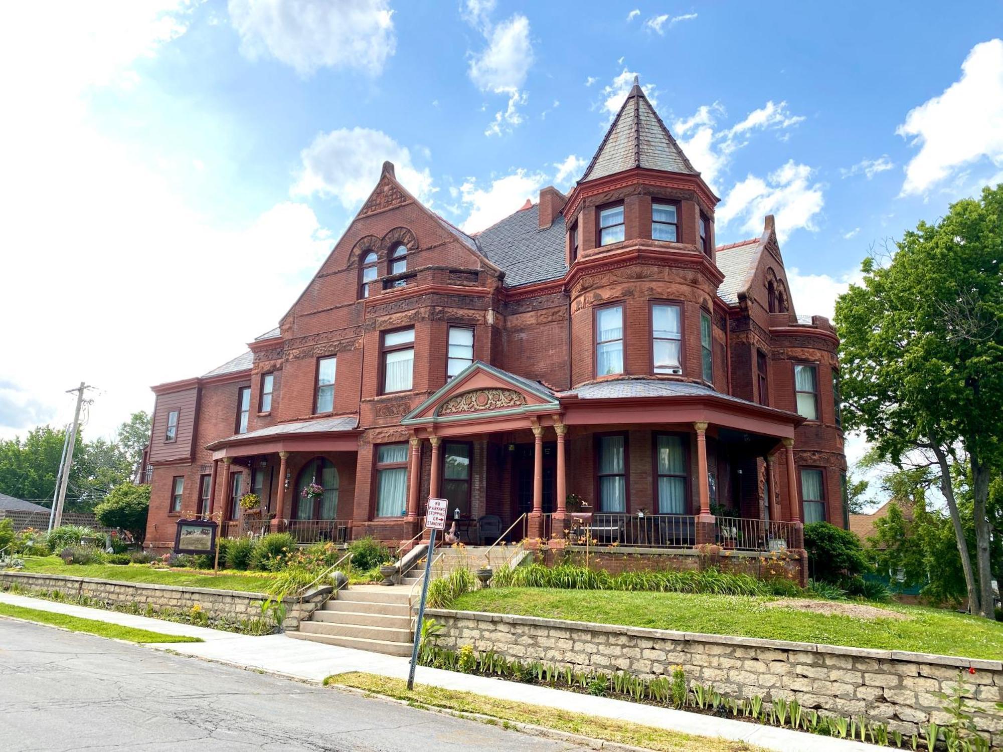 Vineyard Mansion B&B Saint Joseph Exterior photo